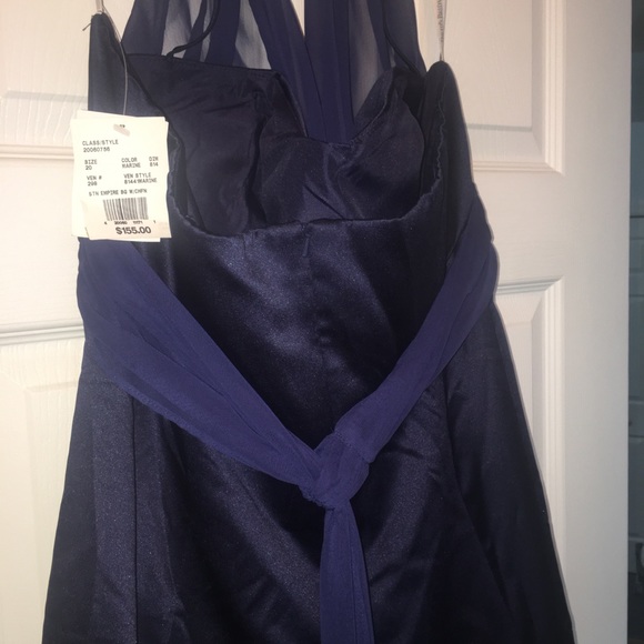 Gown - Picture 7 of 8